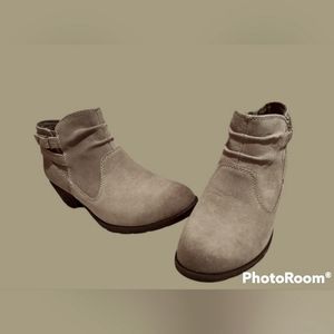 Earth Origins Oakland Alissa Women's Ankle Boots Size 8... NIB